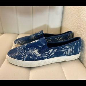 American Eagle Slip Ons Sz 6.5